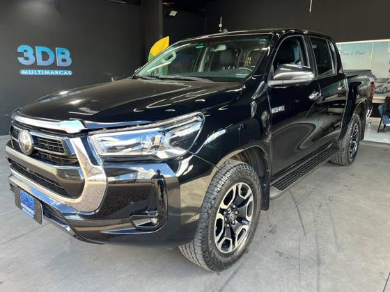 TOYOTA HILUX 2.8 D-4D TURBO DIESEL CD SRX 4X4 AUTOMÁTICO TOYOTA HILUX 2.8 D-4D TURBO DIESEL CD SRX 4X4 AUTOMÁTICO